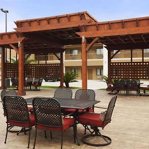 Days Inn & Suites By Wyndham Houston North-Spring